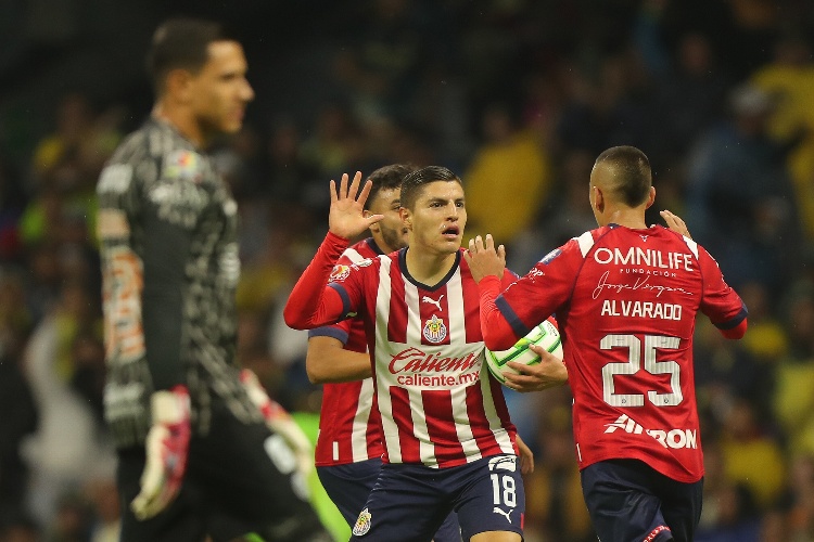 Chivas remonta el global a América y avanza a la final