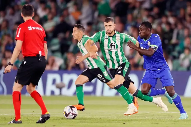 Betis tropieza con Getafe con Guardado en la cancha