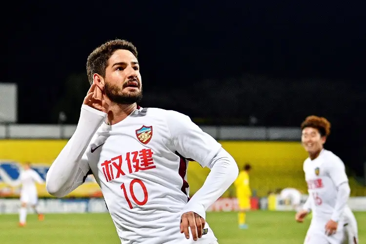 Sao Paulo contrata a Alexandre Pato