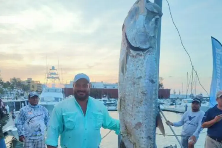 Juan Manuel Boue lidera el Sábalo de Plata del Club de Yates Veracruz