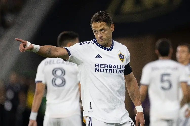 Expulsan a 'Chicharito' y LA Galaxy toca fondo en la MLS (VIDEO)