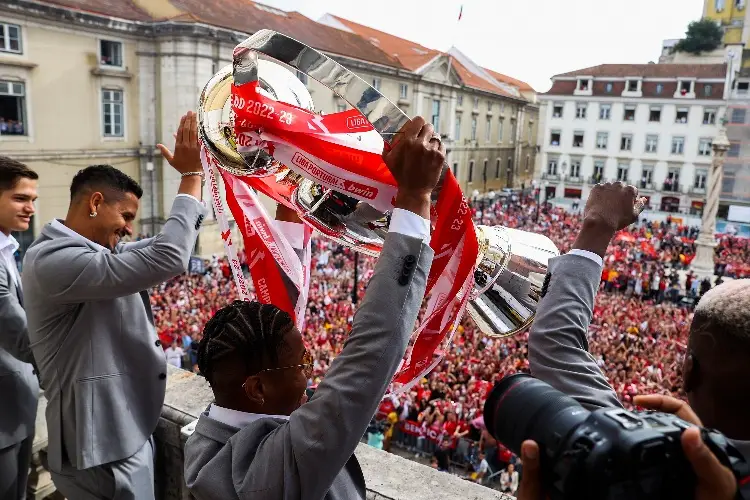Locura en Lisboa por el título del Benfica
