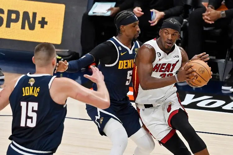 NBA: Miami vence a Denver y empata la final
