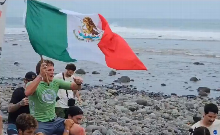 Mexicano se corona campeón del mundo en Surf (VIDEO)