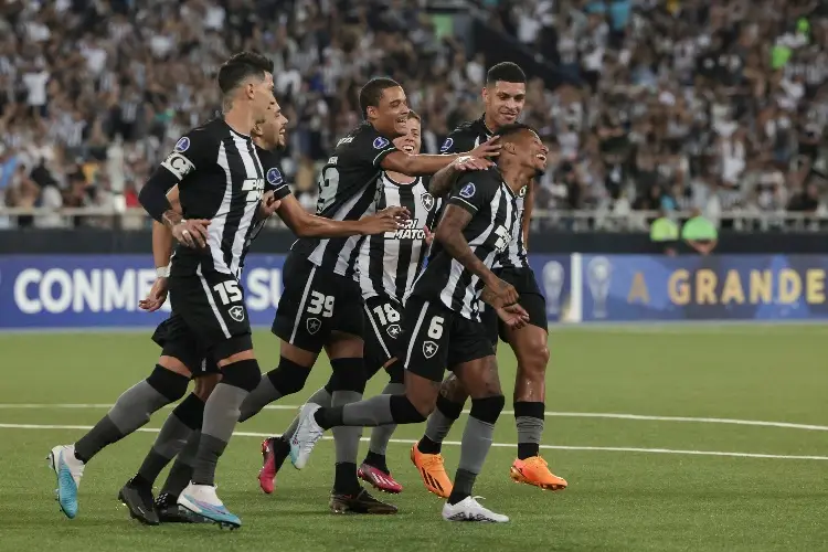 Botafogo sigue imparable en la liga brasileña