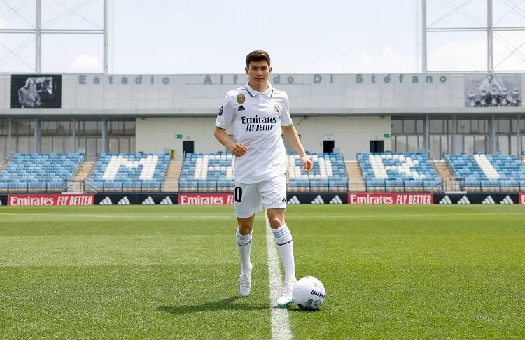 El nuevo jugador del Madrid se une a la Selección Española