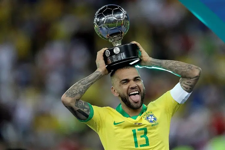 Niegan libertad condicional a Dani Alves
