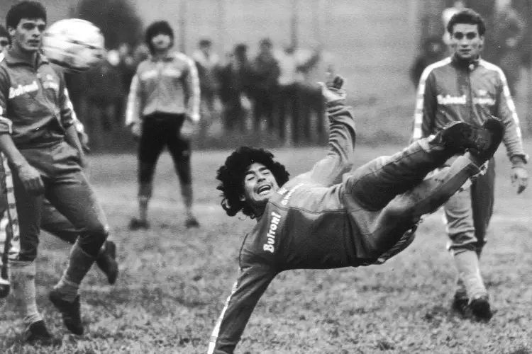 Berlusconi siempre quiso a Maradona para el Milán