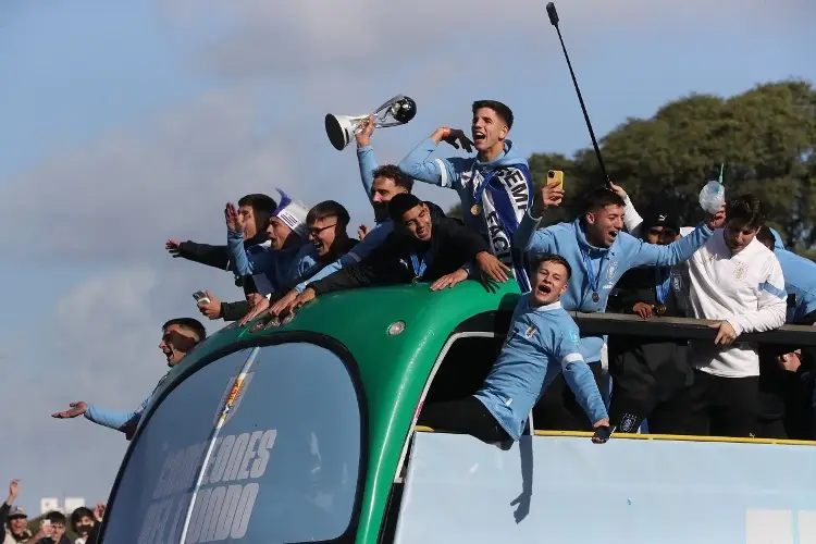 Miles celebraron a Uruguay campeón mundial Sub-20