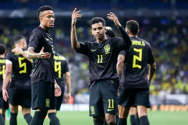 Brasil golea en un histórico partido