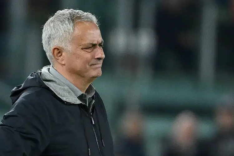 Mourinho recibe dura sanción por insultar a los árbitros 