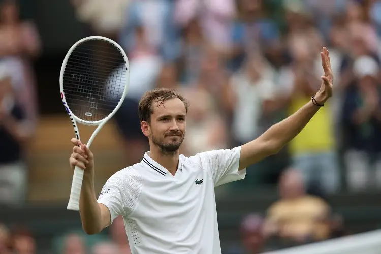 Medvedev y Tsitsipas ya están en octavos de Wimbledon