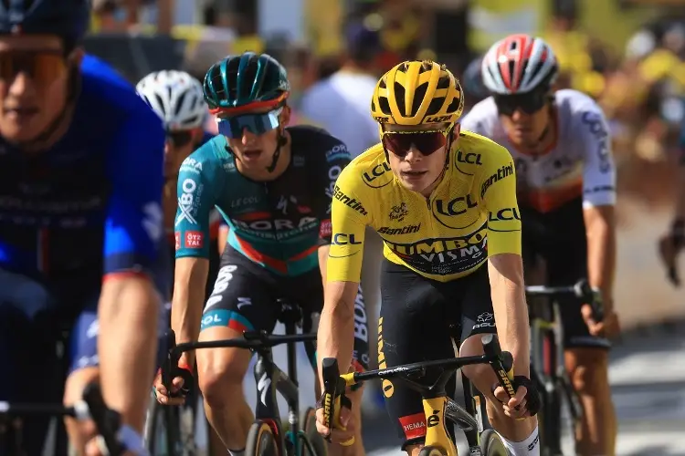 Pello Bilbao gana etapa y Vingegaard sigue líder en Tour de Francia