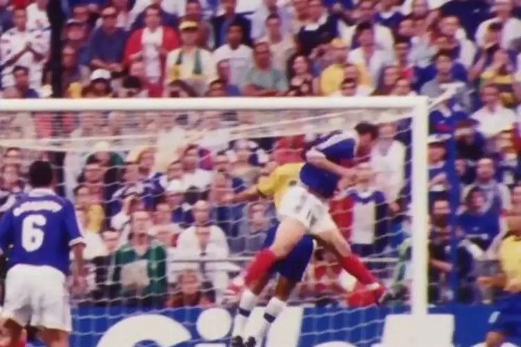 El día que Zidane levantó la Copa del Mundo (VIDEO)