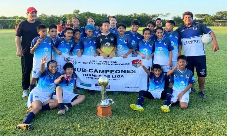 Escualos kids, campeones de Liga de la Oropeza