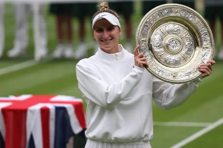 Vondrousova supera a Jabeur y se corona en Wimbledon (VIDEO)