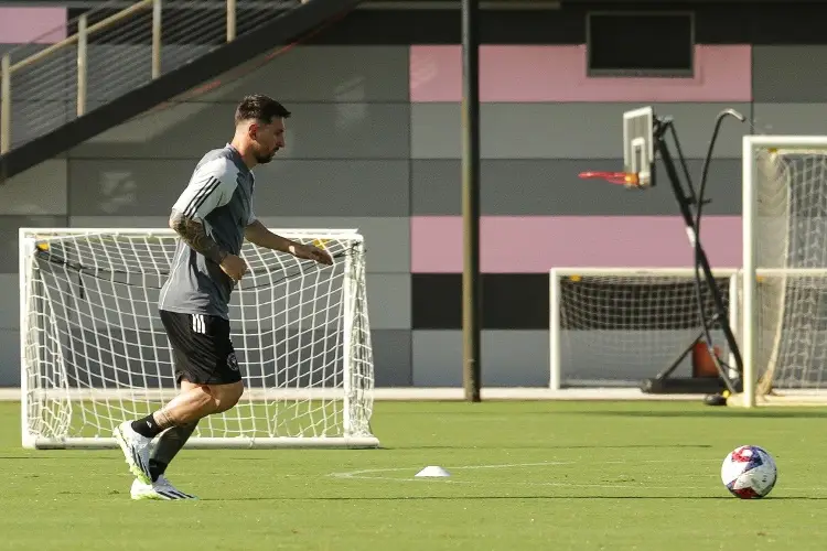 Cruz Azul, único mexicano en enfrentar a los dos mejores del Mundo: Messi y CR7