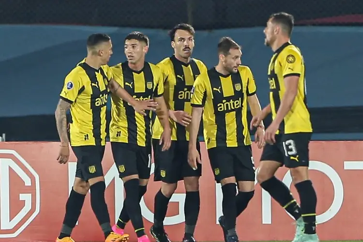 Peñarol mantiene liderato del futbol uruguayo