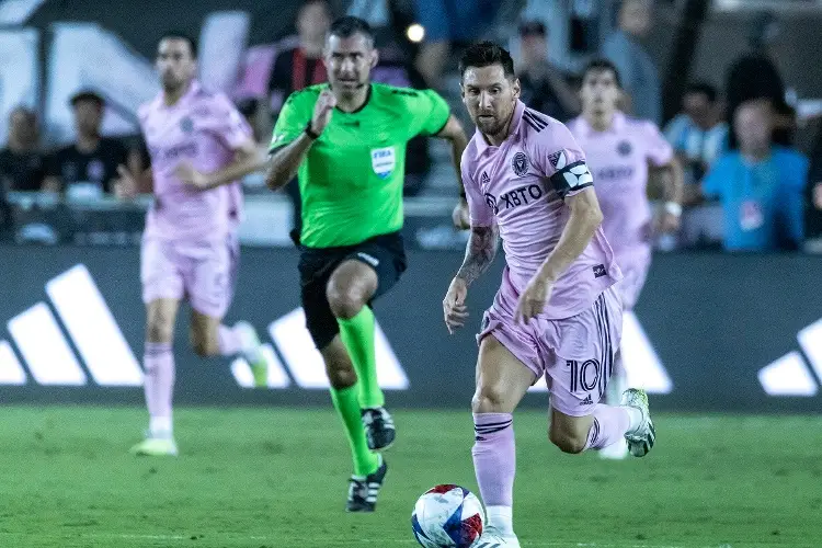 Cuando Messi sale de cambio, todos se van del estadio (VIDEO)