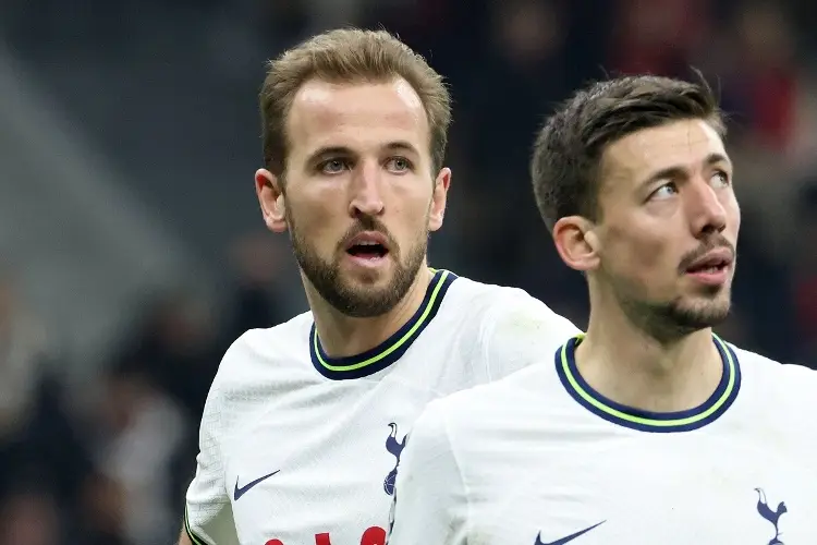 Dueño del Tottenham se entrega a las autoridades por tráfico de información