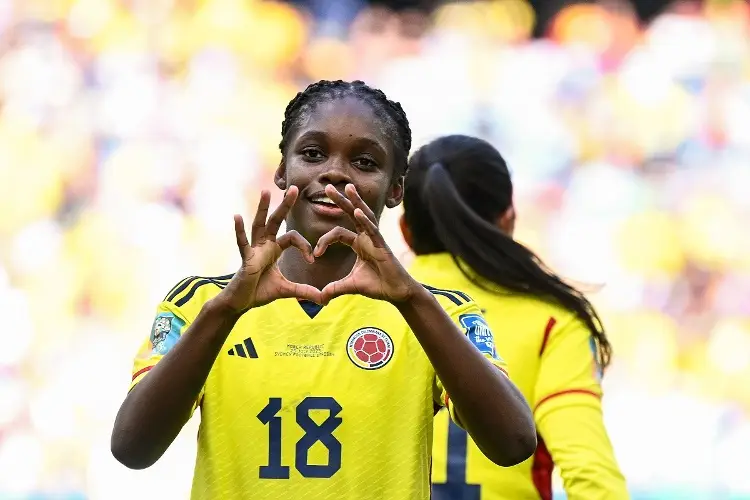 Colombiana sufre desmayo en Mundial Femenil