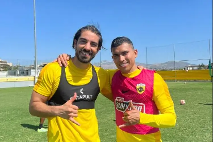 AEK presume a sus estrellas mexicanas