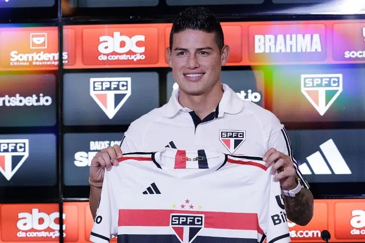 James presentado en Brasil: 'Era un sueño jugar aquí'