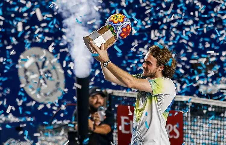 Stefanos Tsitsipas se corona en el Abierto de Los Cabos