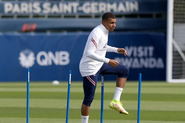 Mbappé sigue borrado en el PSG, entrena con los descartados