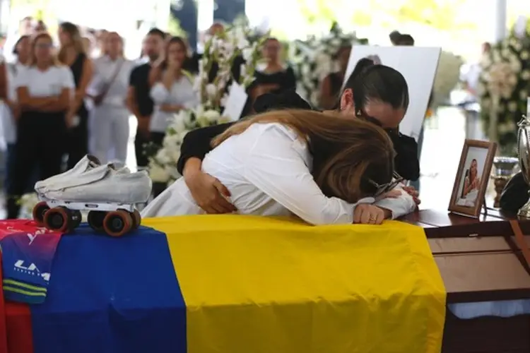 Emotivo adiós a excampeona mundial de patinaje, tras ser asesinada