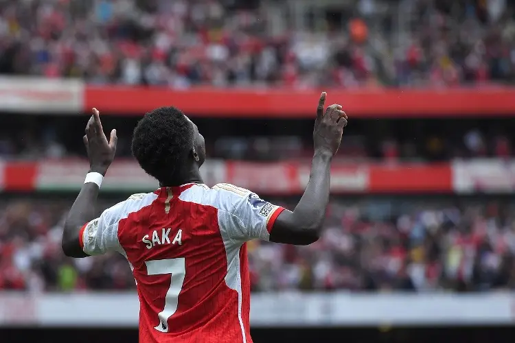 Arsenal también gana en comienzo de la Premier 