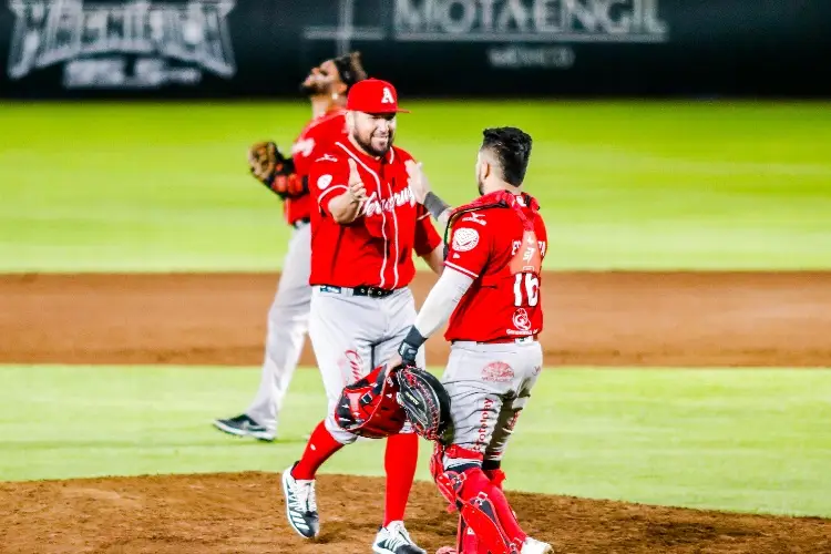 El Águila vuelve a ganar y se aferra a la vida ante Pericos