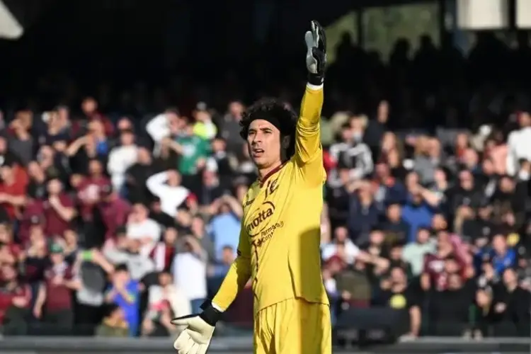 Ochoa salva a Salernitana y se llevan un punto de Roma 