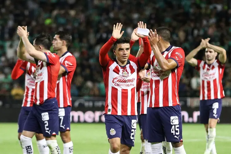 Chivas se mantiene de líder, pero Juárez y Tigres aprietan