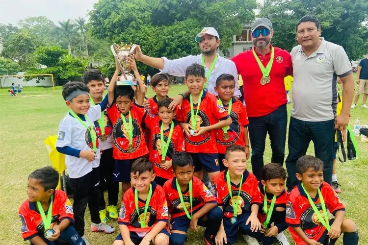 Selección Liga 'Pirata' campeones en la Copa Tuxpan 