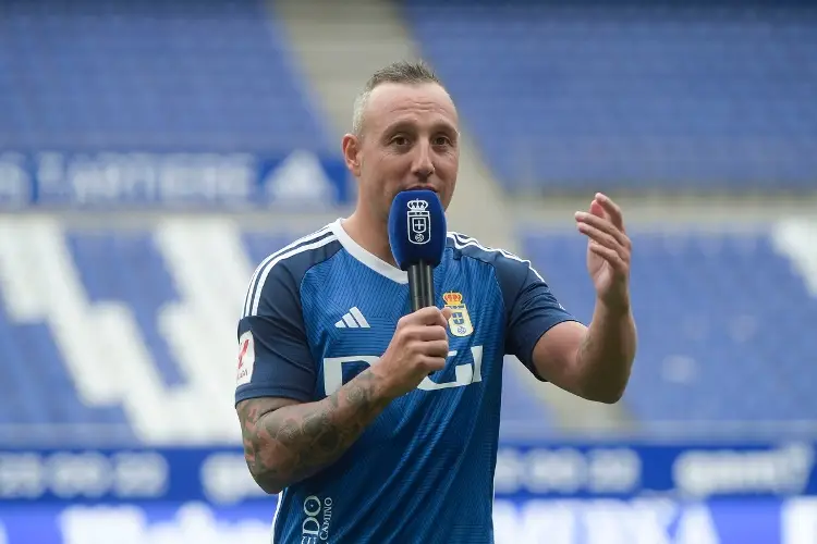 Cazorla sueña con el debut en el Real Oviedo