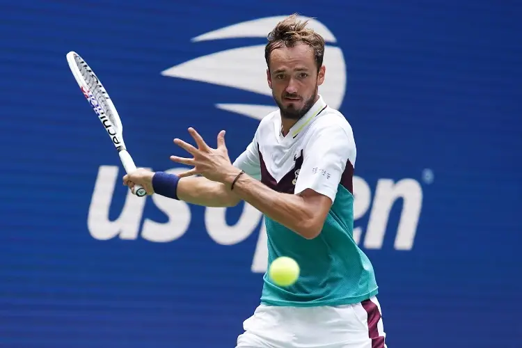 Medvedev avanza sin problemas en el US Open