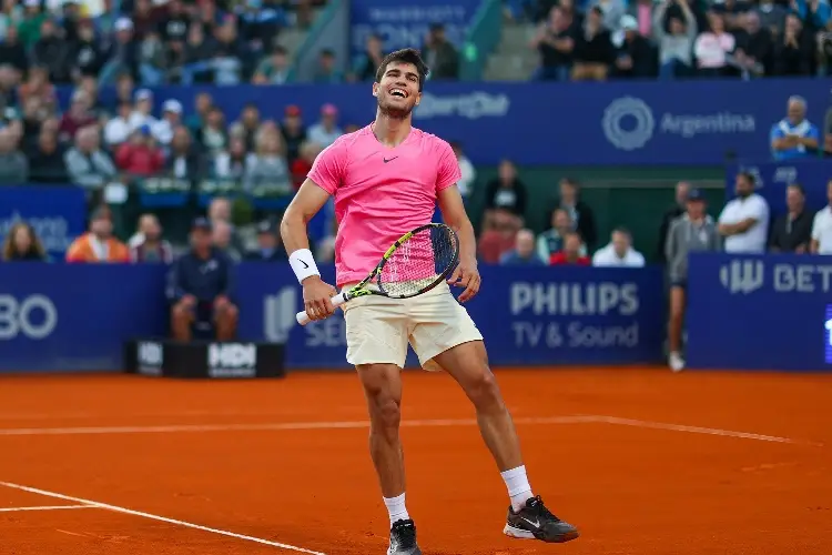 Alcaraz avanza a la siguiente ronda de US Open sin esfuerzo