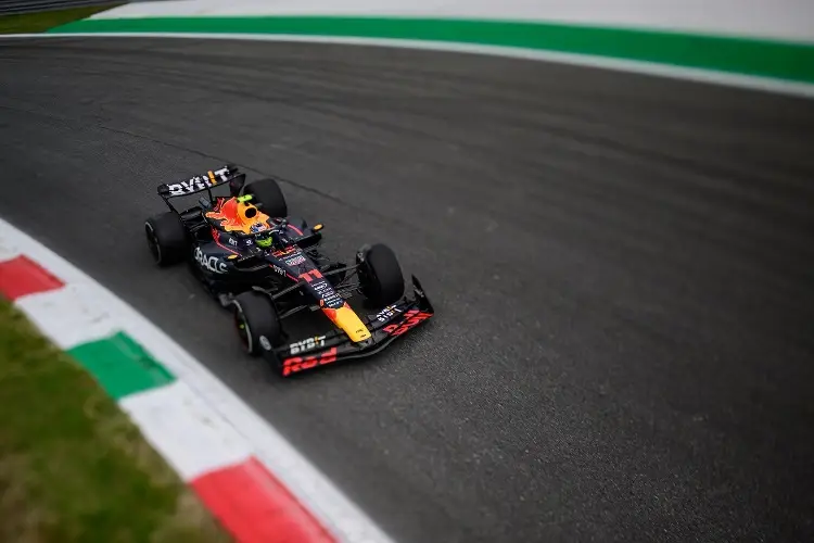 'Checo' Pérez es tercero en la primera práctica libre de Italia 