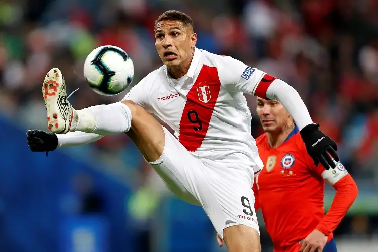 Paolo Guerrera lidera a Perú para comienzo de eliminatorias