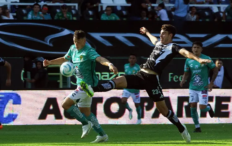 León sufre para empatarle al Necaxa