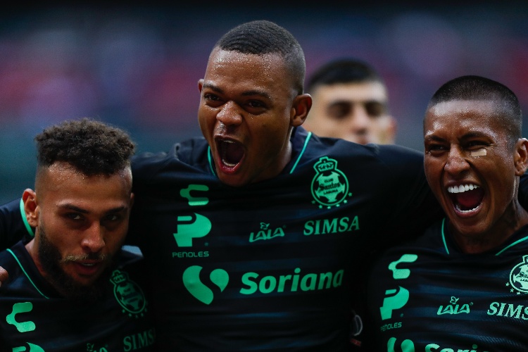 Santos aprovecha localía para vencer a Pumas