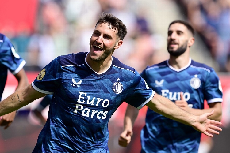 Doblete de Santi Giménez en goleada del Feyenoord (VIDEOS)