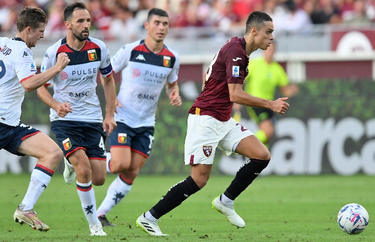 Johan Vásquez y Genoa sufren a manos del Torino
