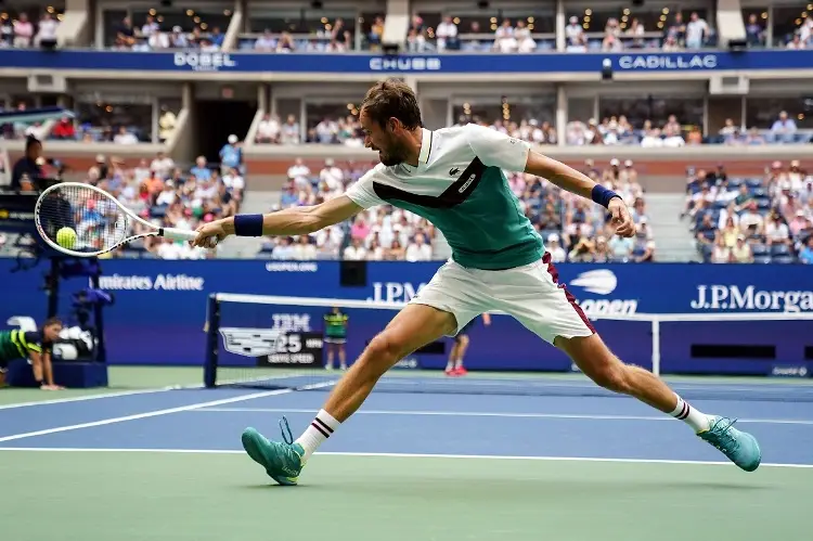 Medvedev sin piedad gana en el US Open y va ante Alcaraz