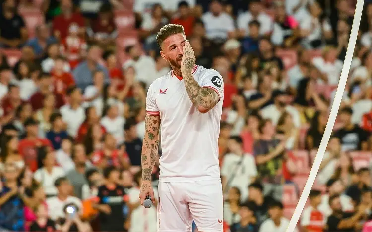 Afición del Sevilla se rinde a Sergio Ramos dieciocho años después
