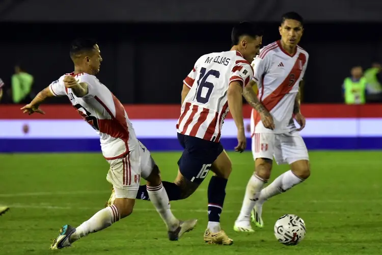 Perú lucha para sacarle empate a Paraguay