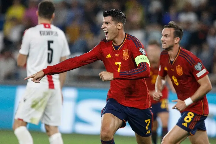 Morata anota su primer triplete con España y se acerca a los goleadores históricos