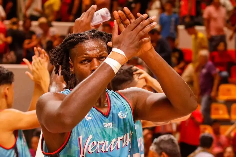 Nino Johnson llega a los Halcones Rojos de Veracruz