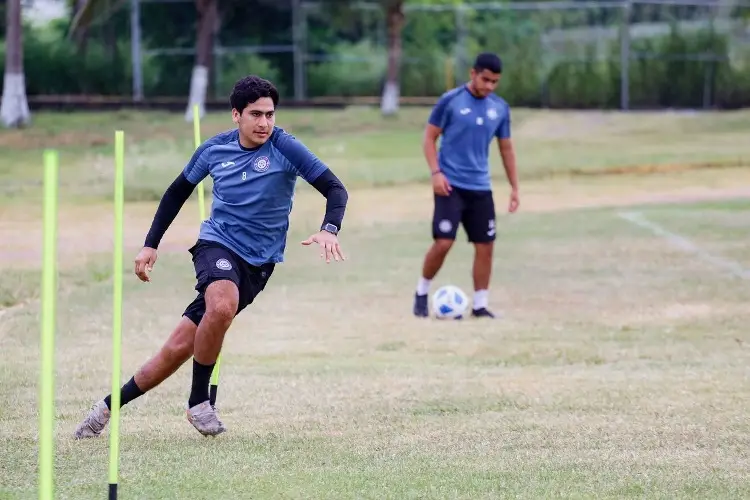 Racing FC Porto Palmeiras hoy visita al campeón de la Liga Premier